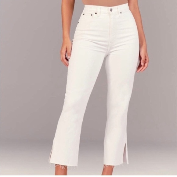 Abercrombie & Fitch ultra high rise kick flare white jeans. Size 2/26 - Picture 2 of 7